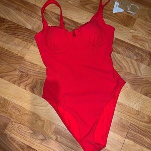Red swimsuit size:(L)